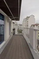 시원하게 뻗은 펜트하우스 복도형 테라스